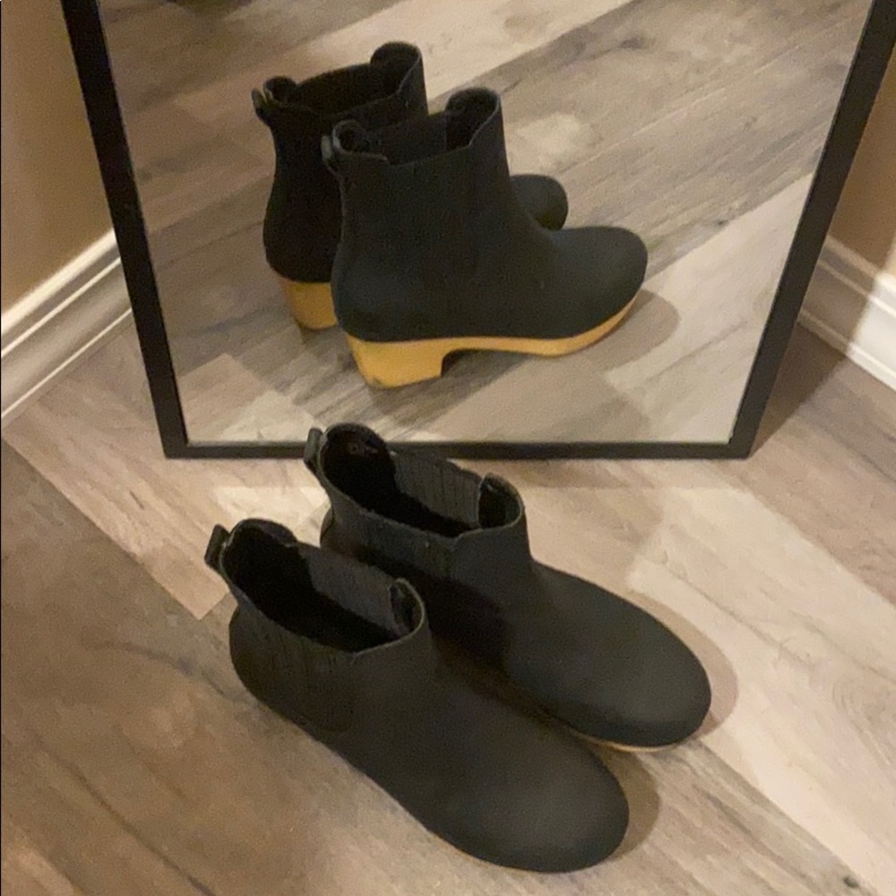 Frye clog boots size 7.5 EUC